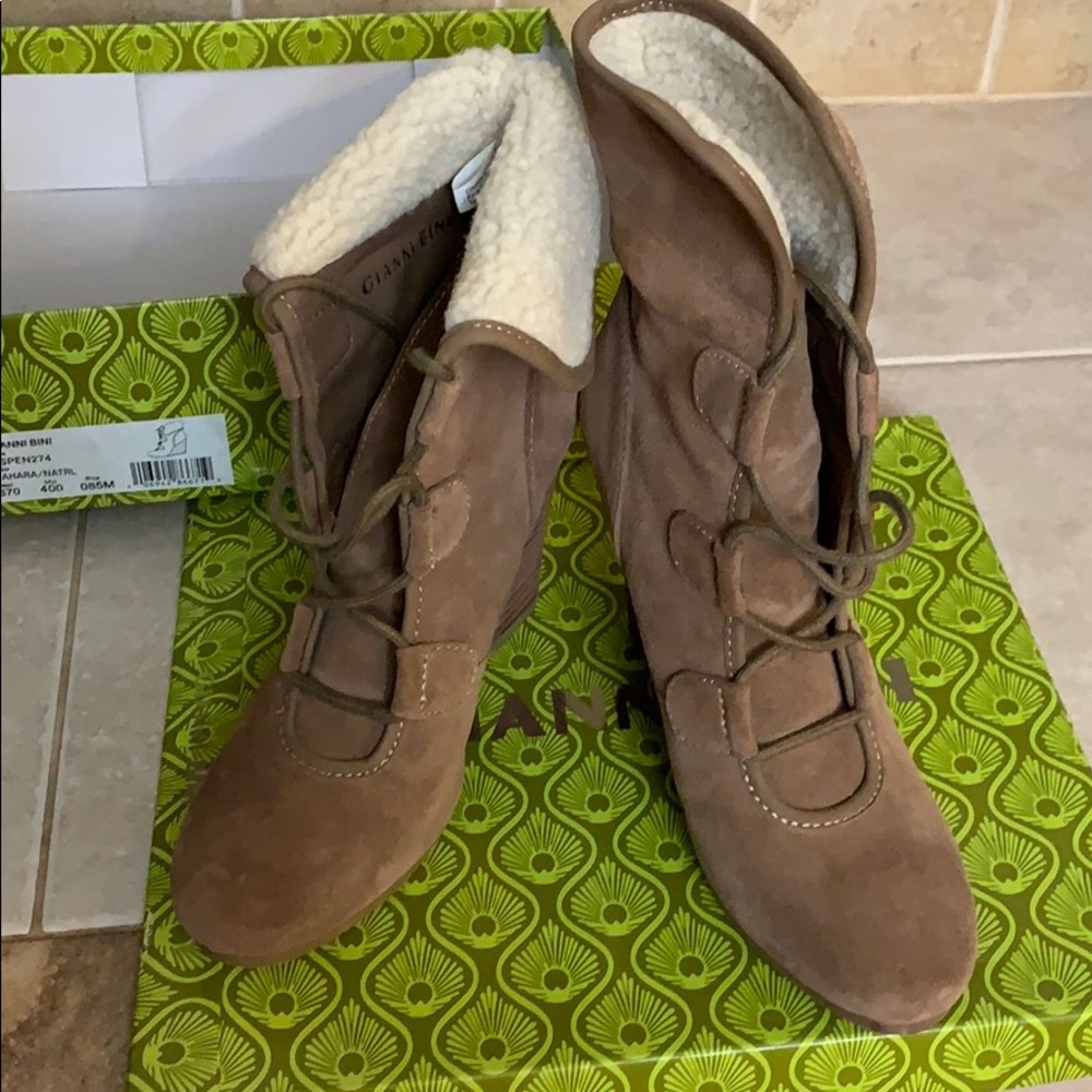 Gianni Bini “Sahara” Wedge Boots